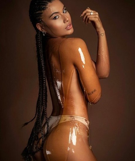 Elian Galim estrella porno adulto fotos