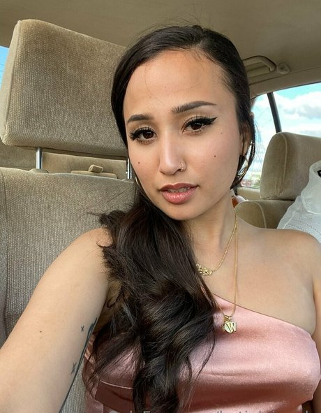 hotinlejungle modelo de arte galerías