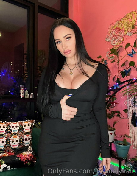 insanelyvain modelo de alta definición fotos