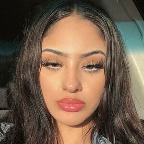 katiiebaeb modelo desnudo foto