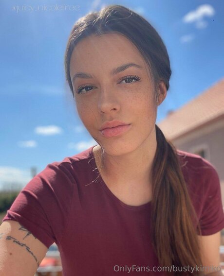 bustykimiko bonita actriz galería