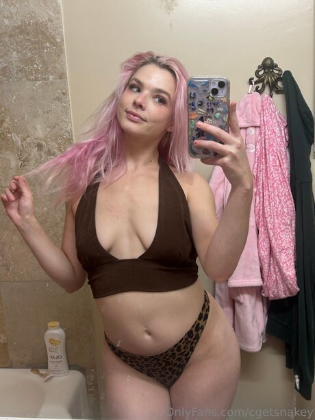 cgetsnakey actriz desnuda galería