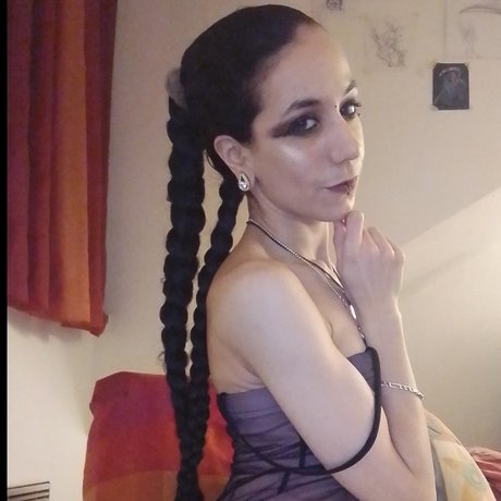 Sassy Sakura Shan modelo foto