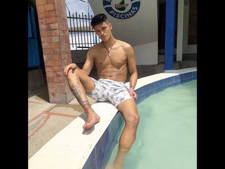 Ryan Marquez modelo adulto foto