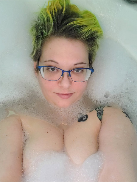 Chaos Kitten estrella caliente imágenes