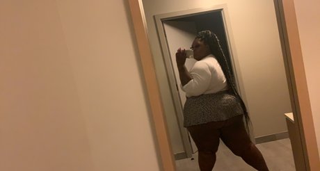 M o c h a_ modelo caliente fotos