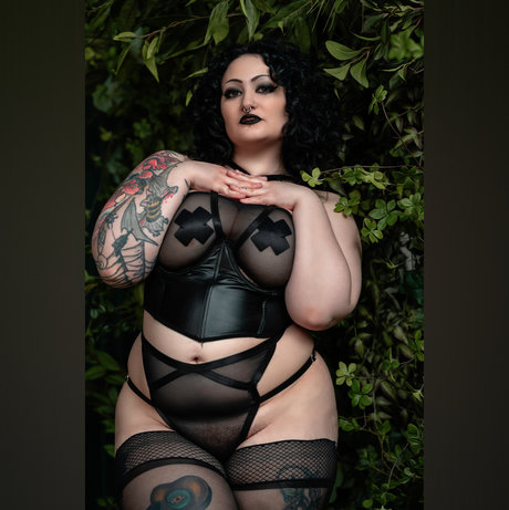 lucy lynx estrella porno desnuda galerías