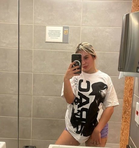 Mila Falk buena estrella porno archivo