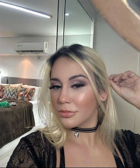 Mila Falk actriz adulta fotos