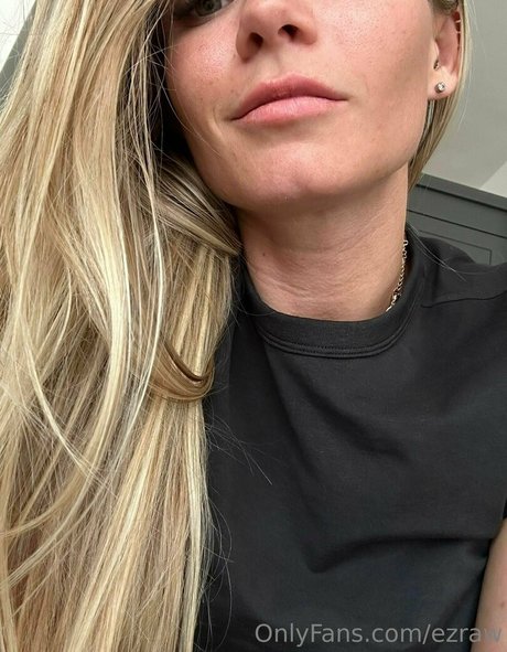 ezrapaige actriz caliente fotos