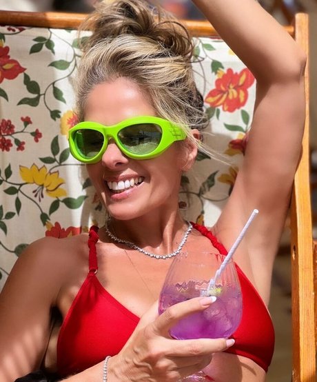 Adriane Galisteu actriz desnuda galerías