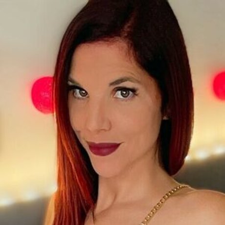 Nouflou modelo desnuda imágenes