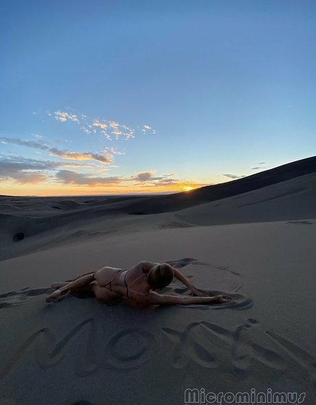 Love Moxxi modelo desnudo foto