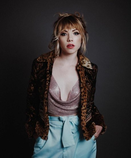 Carly Rae Jepsen desnudos estrella porno foto