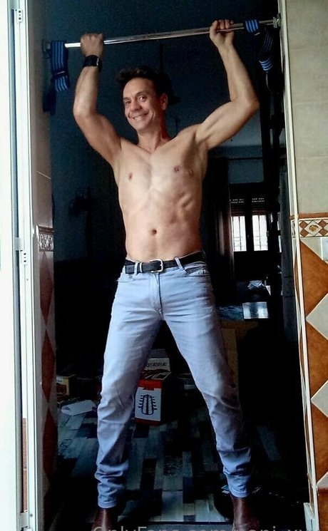 papi xxx modelo atractivo foto