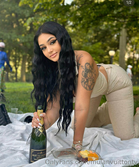 Mulanvuittontv modelo mejor galería