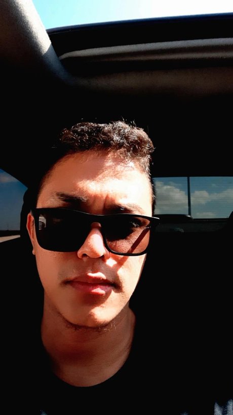 Karlos Lewis modelo de alta definición archivo