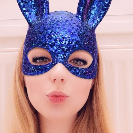 Naughtypipi xxx estrella porno fotos