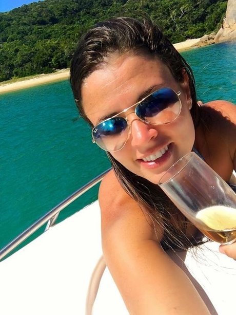 Raphaella Carvalho estrella porno mejor foto