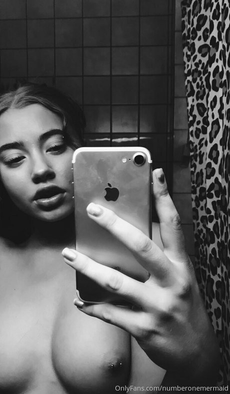 numberonemermaid modelo bonita archivo