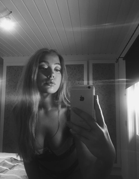 numberonemermaid estrella sexy fotos