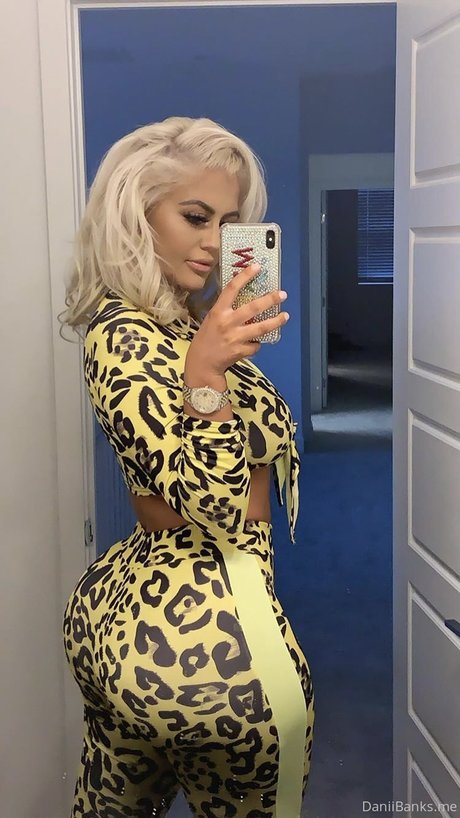 Danii Banks actriz de arte galerías