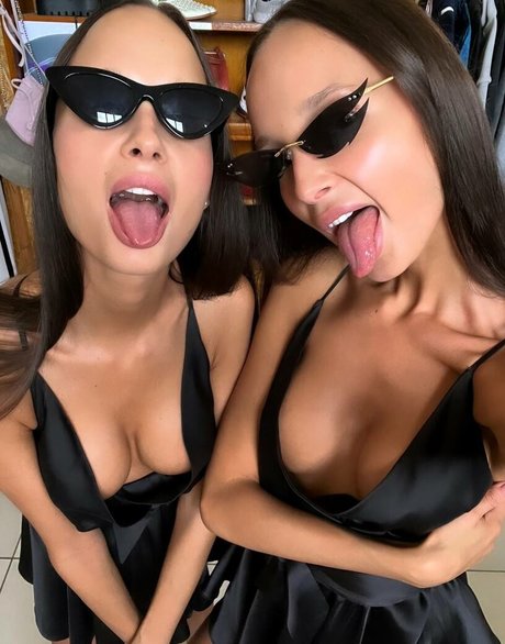 Adelalinka Twins estrella del arte galería