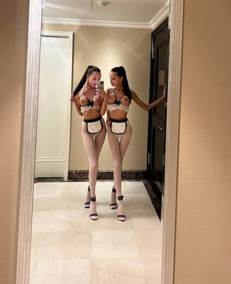 Adelalinka Twins bonita actriz imagen
