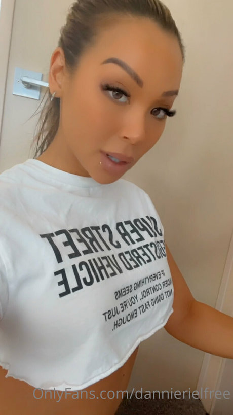 Dannie Riel desnudos estrella galería