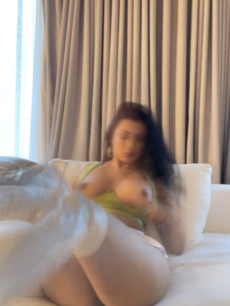 Yahaira Yumi estrella porno desnuda foto