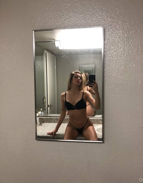 Karli Mergenthaler estrella porno erótica imágenes