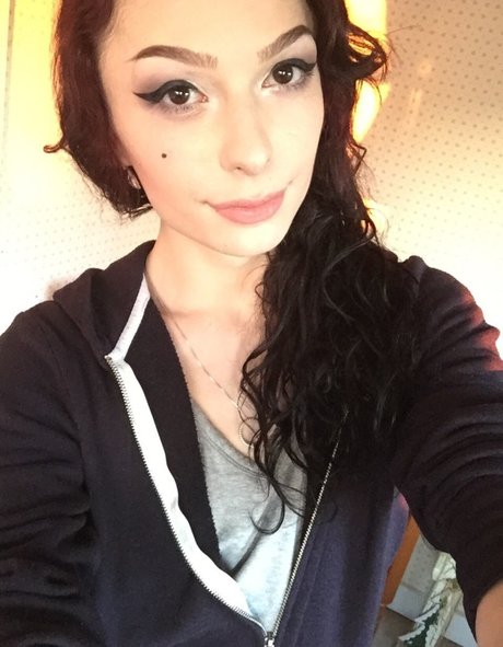 Kitty Lynn modelo desnudo foto