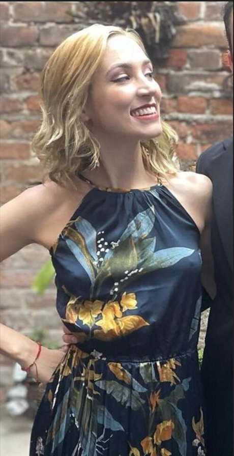 pelirroja tetona onlyfans arte erótico foto