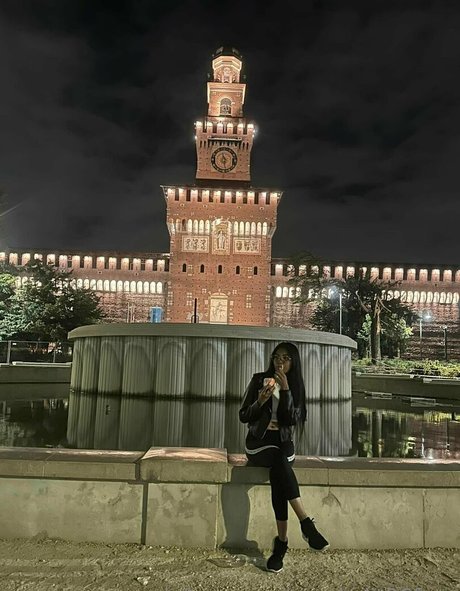 Mae Kulit estrella porno archivo