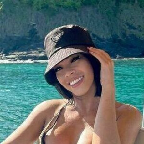 tetas puntiagudas onlyfans bastante mejor fotos