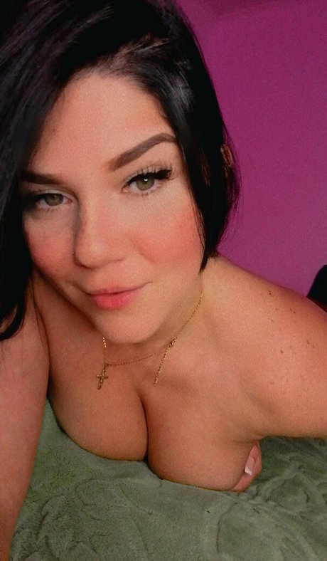 BBmaga bonita modelo archivo