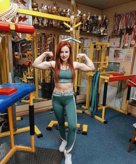 Yulka Tochka estrella libre galerías