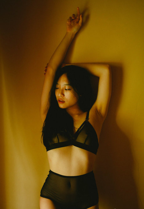 eskyperry modelo desnudo imágenes