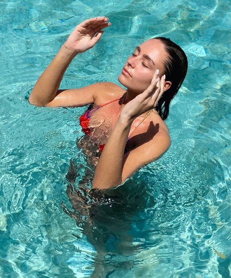 Leah Taylor actriz de desnudos foto