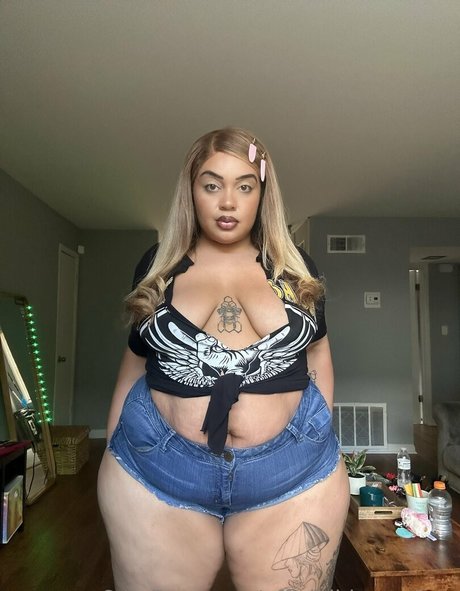 officialhhoneybee estrella desnuda archivo