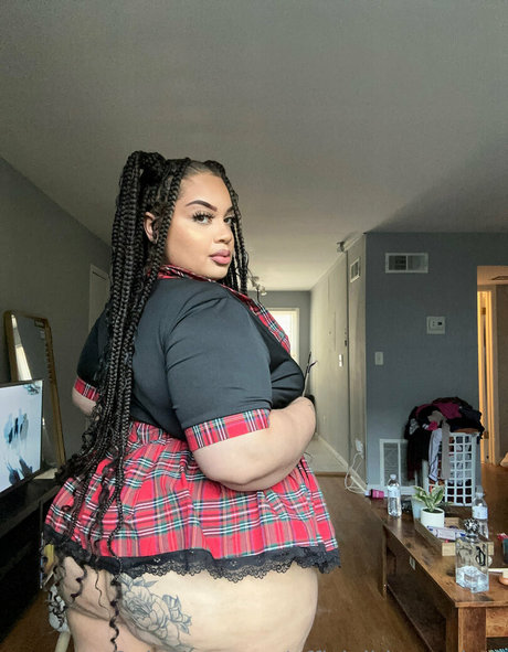 officialhhoneybee estrella adulta fotos