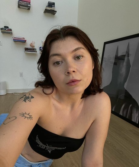 Polina Kalatsei estrella erótica galería