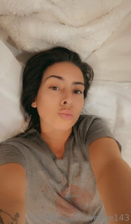 reese143 modelo erótico archivo