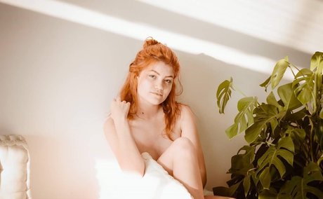 Ellora Haonne arte estelar foto