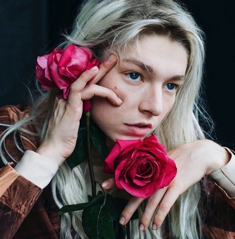 Hunter Schafer estrella porno de alta calidad foto