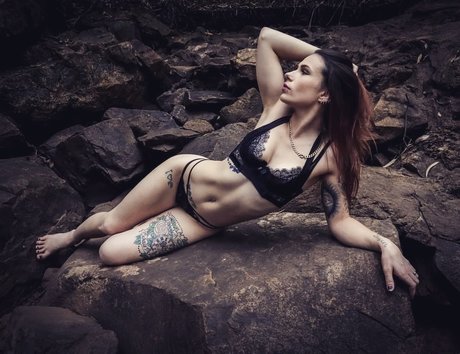 Princess Calay modelo desnudos archivo