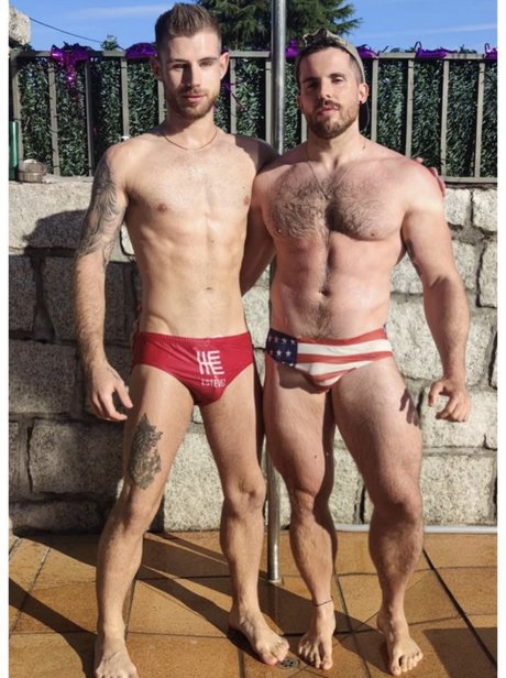 TWO IN ACTION actriz caliente galerías