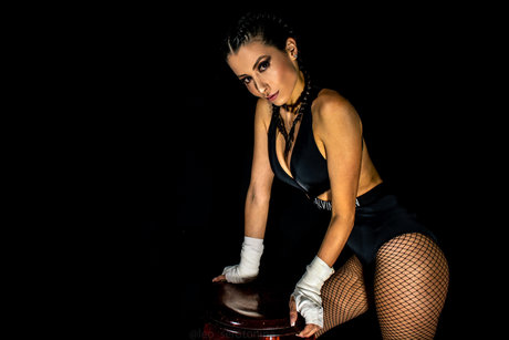 YIA HERRERA bonita estrella galerías