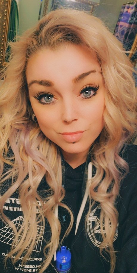 Brittany Cameron modelo adulto imagen