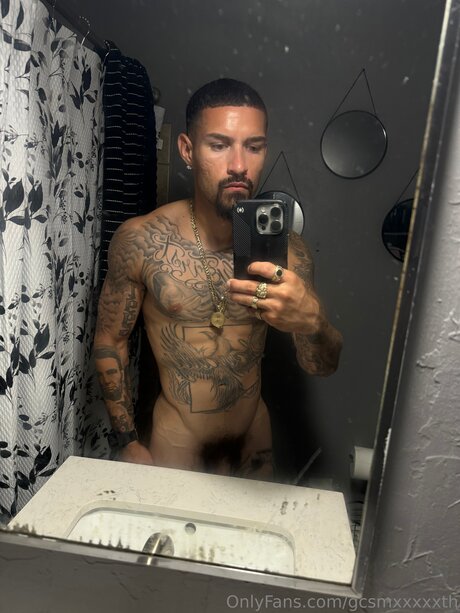 CASH estrella desnuda imágenes